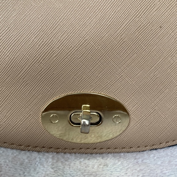 Cross-body Saddle Bag Style Purse - Picture 4 of 11